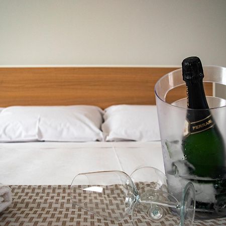 Ferrari Rooms & Apartments 포르토 세자레오 외부 사진